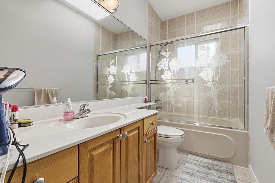 3186 E 18th Avenue Vancouver, BC - 16