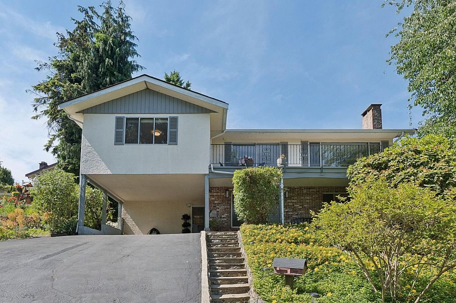 1034 Heywood Street North Vancouver, BC - 1