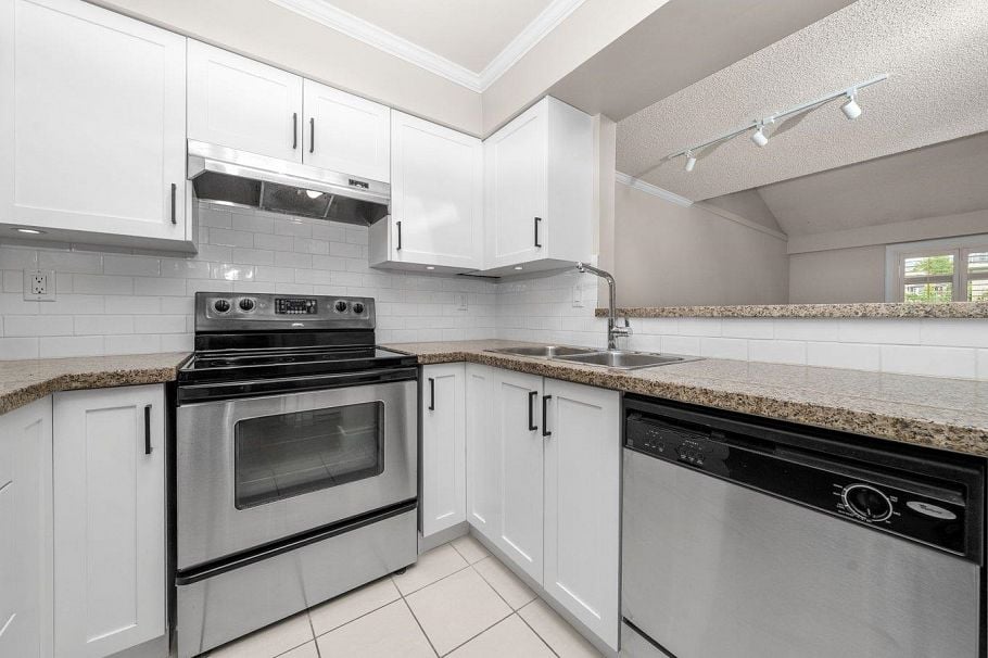 301 235 W 4th Street North Vancouver, BC - 3