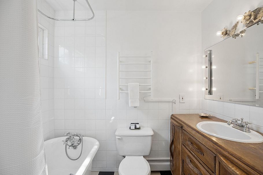 1034 Heywood Street North Vancouver, BC - 16