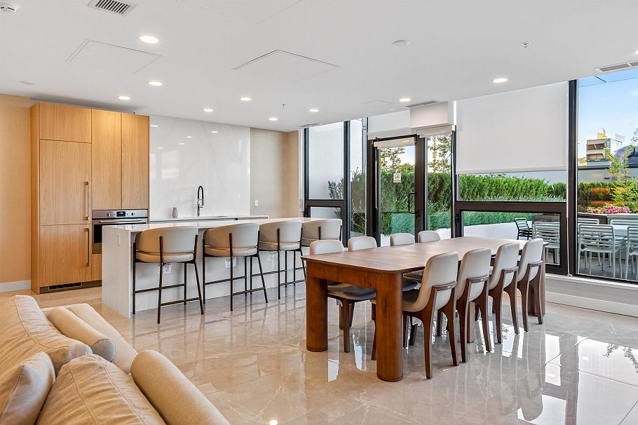 202 135 E 13th Street North Vancouver, BC - 29