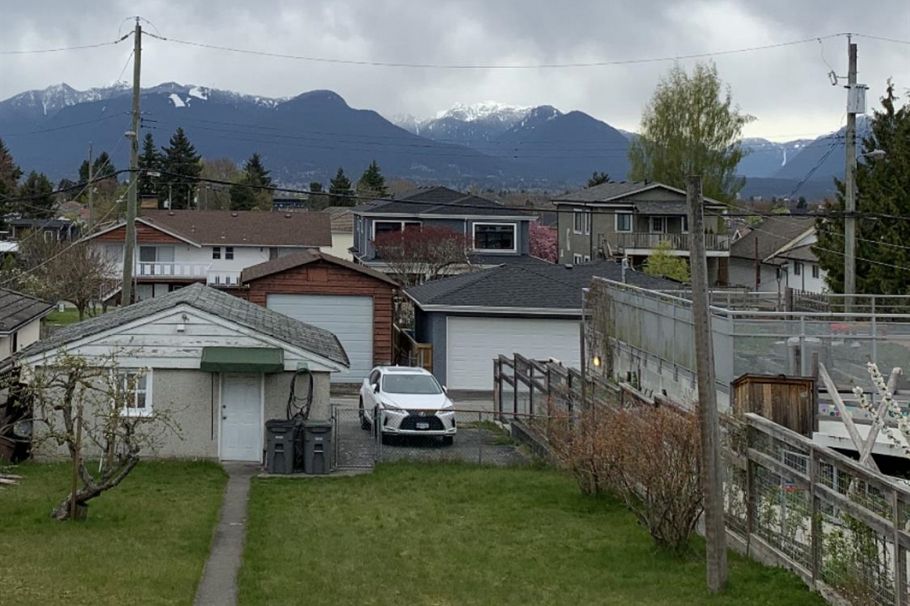 1723 E 33rd Avenue Vancouver, BC - 3