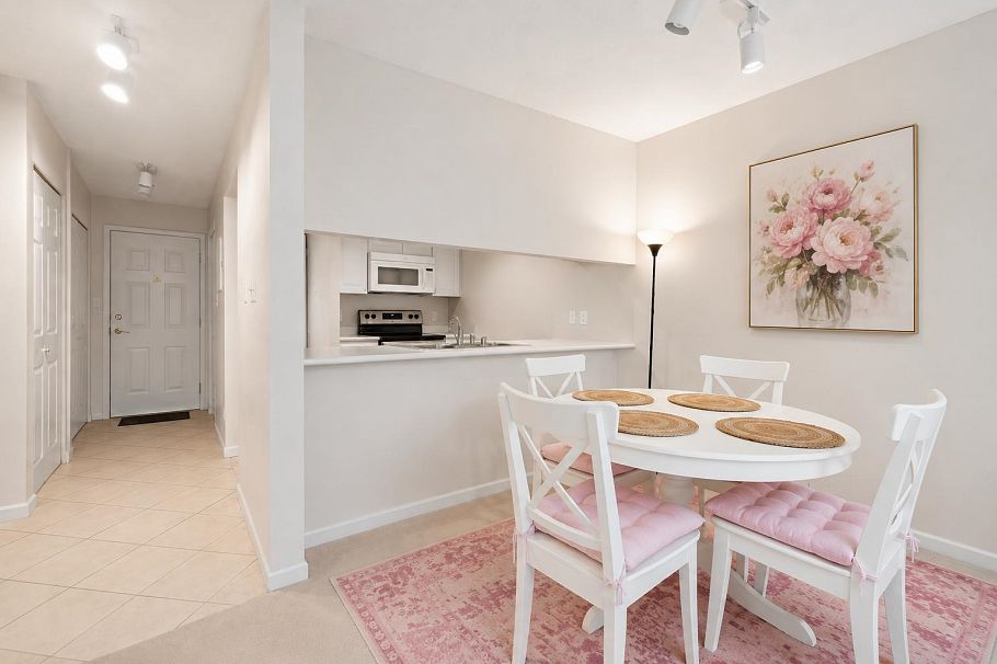 108 3250 W Broadway Vancouver, BC - 9