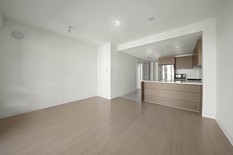 611 6033 Gray Avenue Vancouver, BC - 4