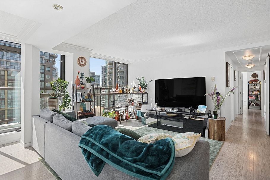 2803 1367 Alberni Street Vancouver, BC - 5