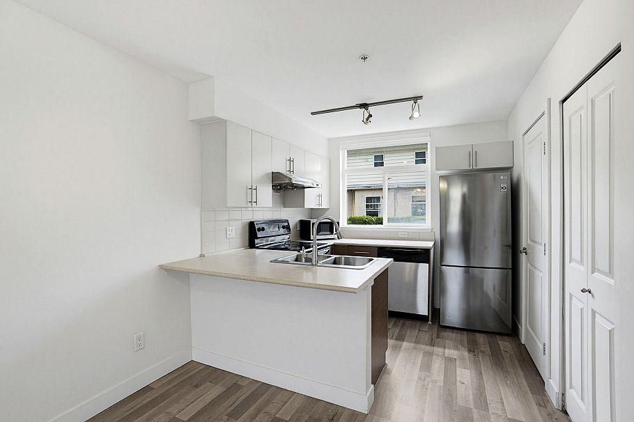 206 5632 Kings Road Vancouver, BC - 3