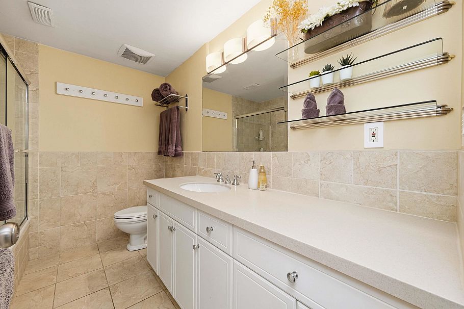 693 Plymouth Drive North Vancouver, BC - 22