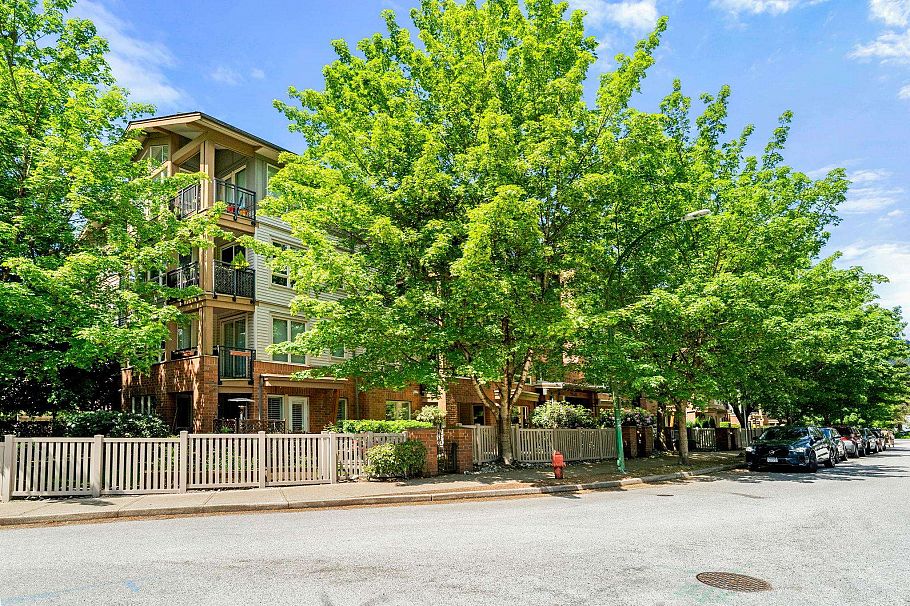 412 2601 Whiteley Court North Vancouver, BC - 35