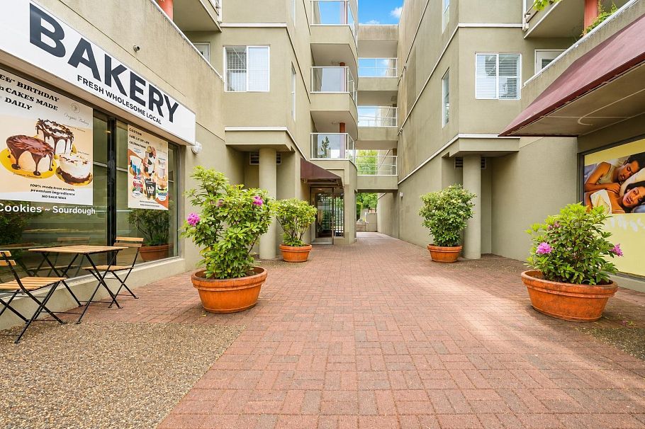 108 3250 W Broadway Vancouver, BC - 28