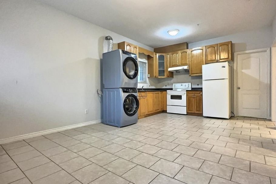 3186 E 18th Avenue Vancouver, BC - 24