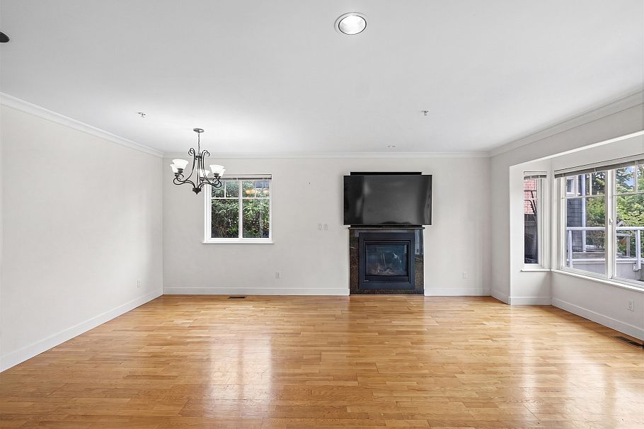 416 W Keith Road North Vancouver, BC - 21