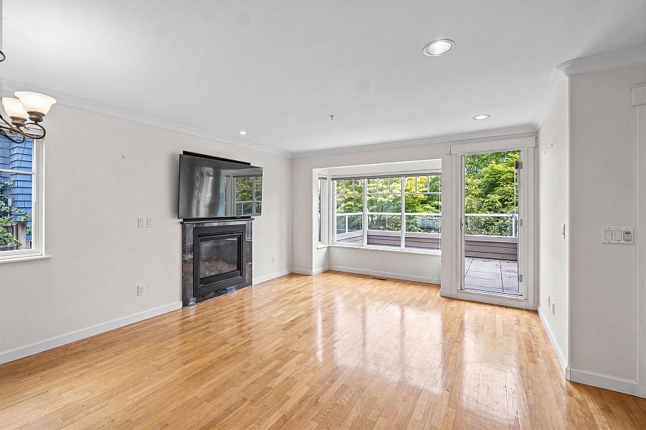 416 W Keith Road North Vancouver, BC - 18