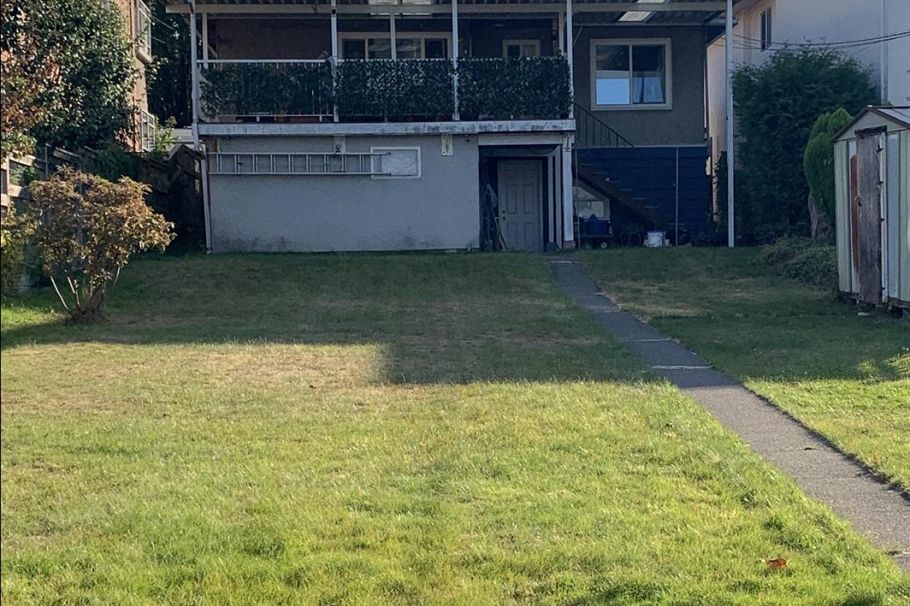 1723 E 33rd Avenue Vancouver, BC - 2