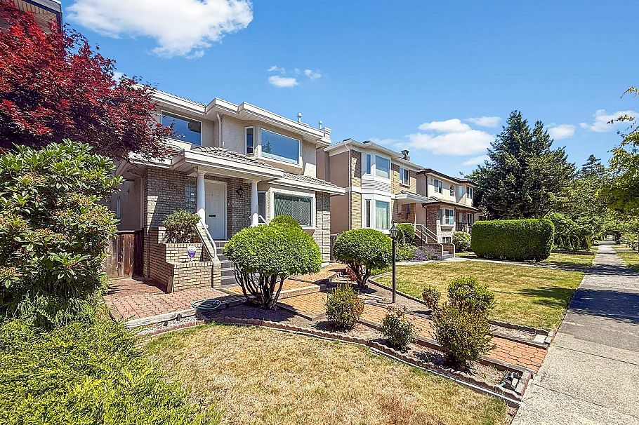 2755 W 20th Avenue Vancouver, BC - 39