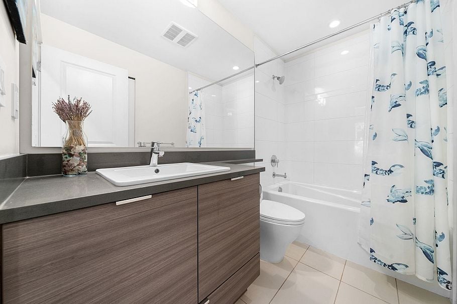 108 2665 Mountain Highway North Vancouver, BC - 23