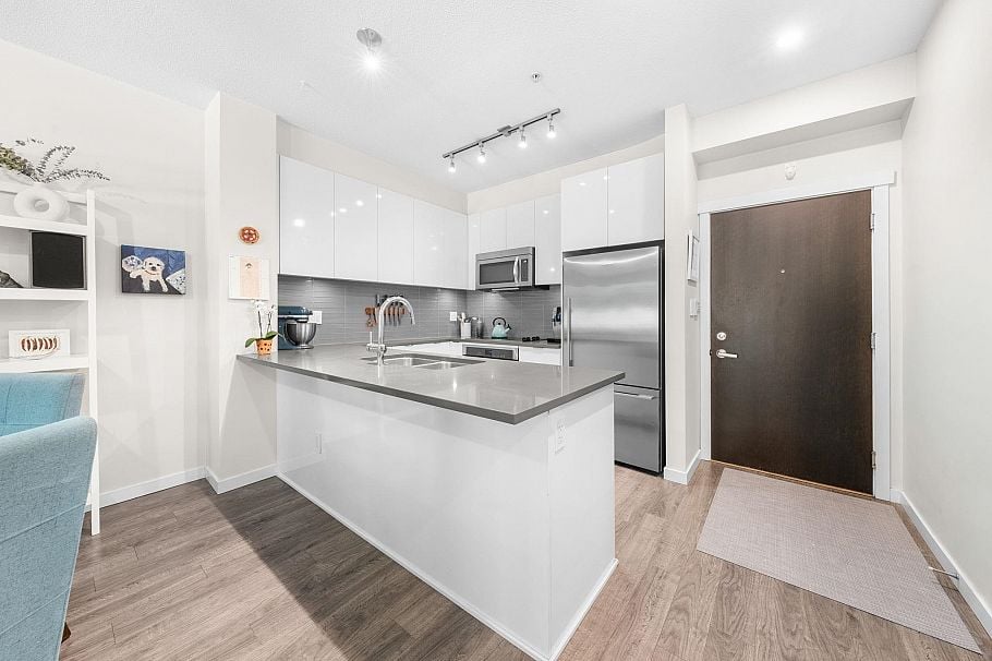 108 2665 Mountain Highway North Vancouver, BC - 4