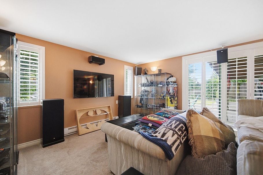 944 Tollcross Road North Vancouver, BC - 23