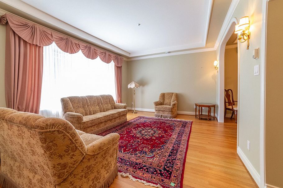 2849 W 35th Avenue Vancouver, BC - 3
