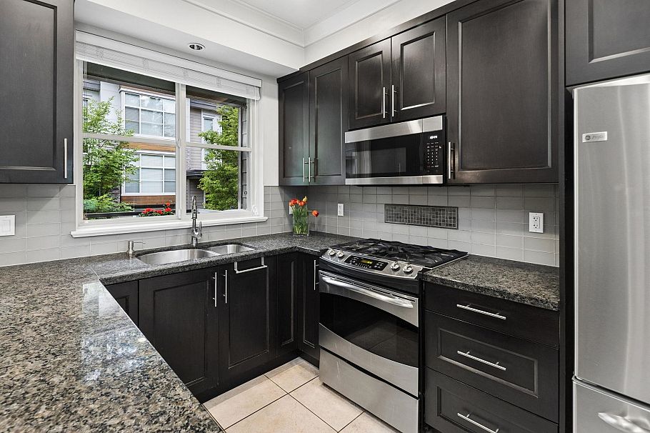 2 3025 Baird Road North Vancouver, BC - 6