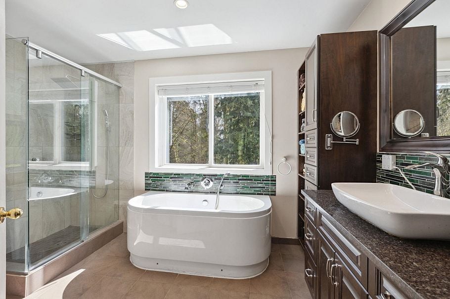 1501 Ostler Court North Vancouver, BC - 22