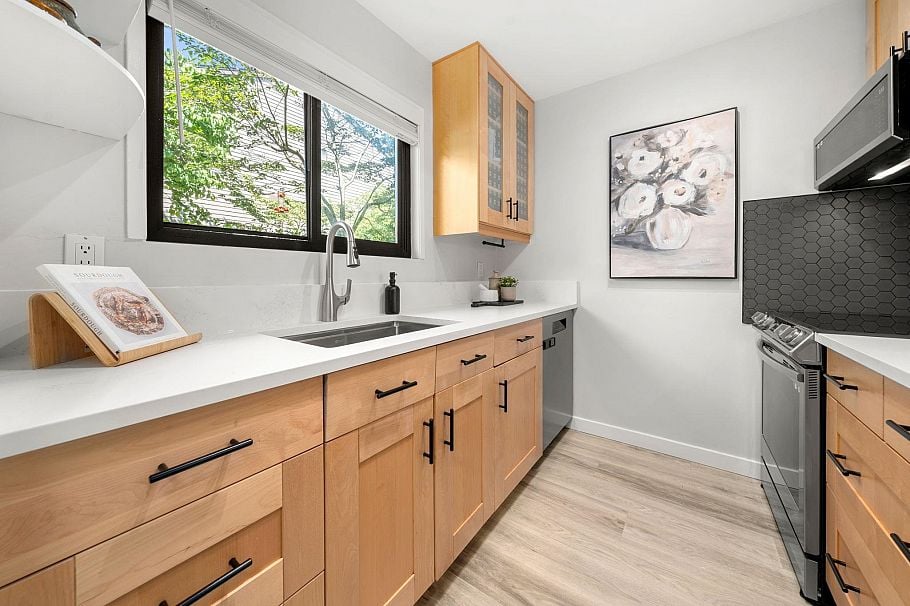 18 220 E 11th Street North Vancouver, BC - 13