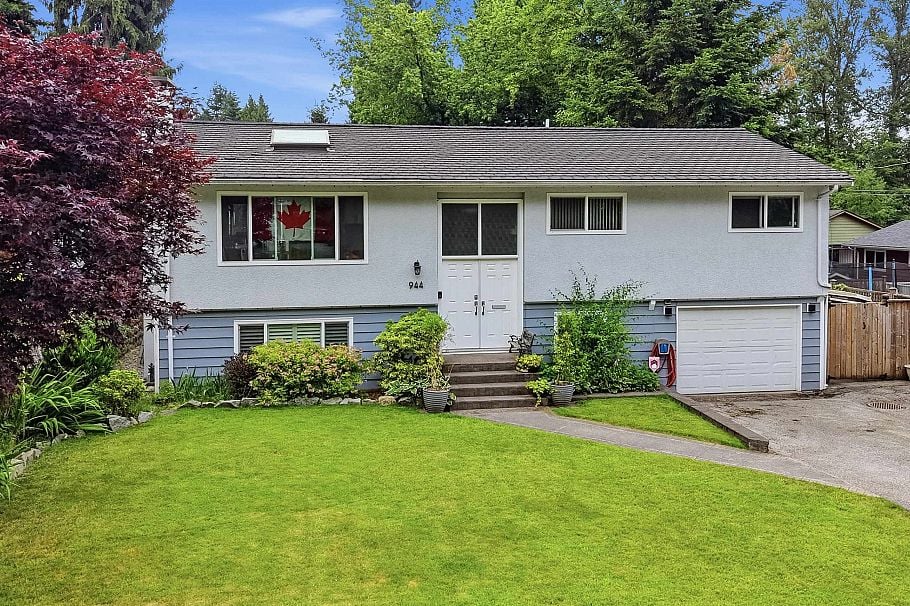 944 Tollcross Road North Vancouver, BC - 1