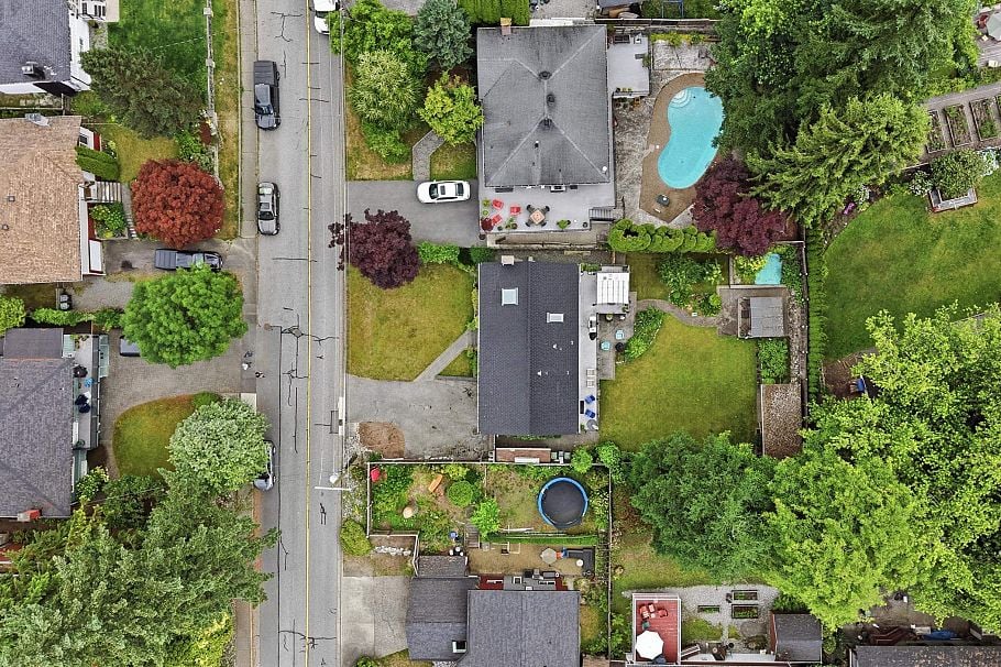 944 Tollcross Road North Vancouver, BC - 37
