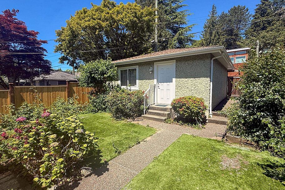 2849 W 35th Avenue Vancouver, BC - 35