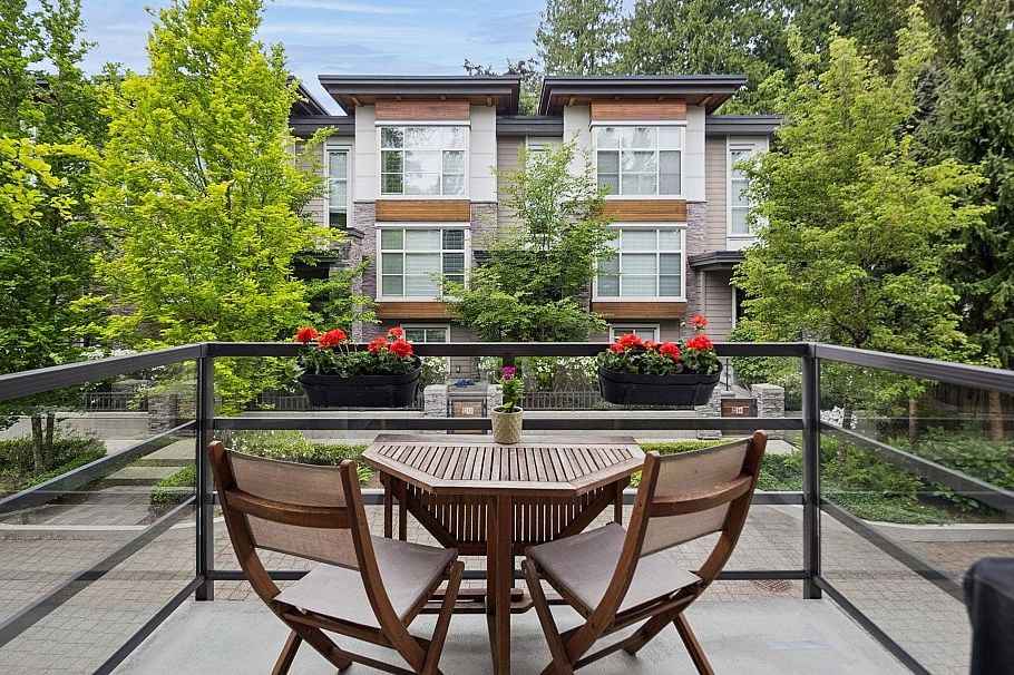 2 3025 Baird Road North Vancouver, BC - 16