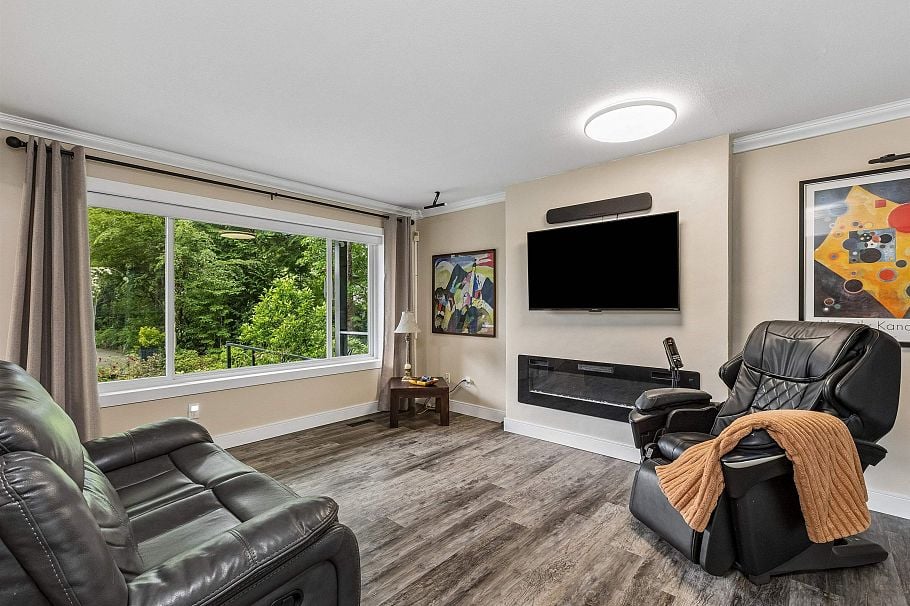 1501 Ostler Court North Vancouver, BC - 6
