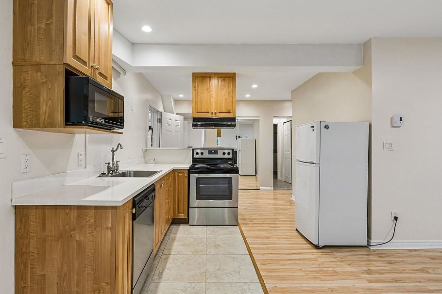 1501 Ostler Court North Vancouver, BC - 29