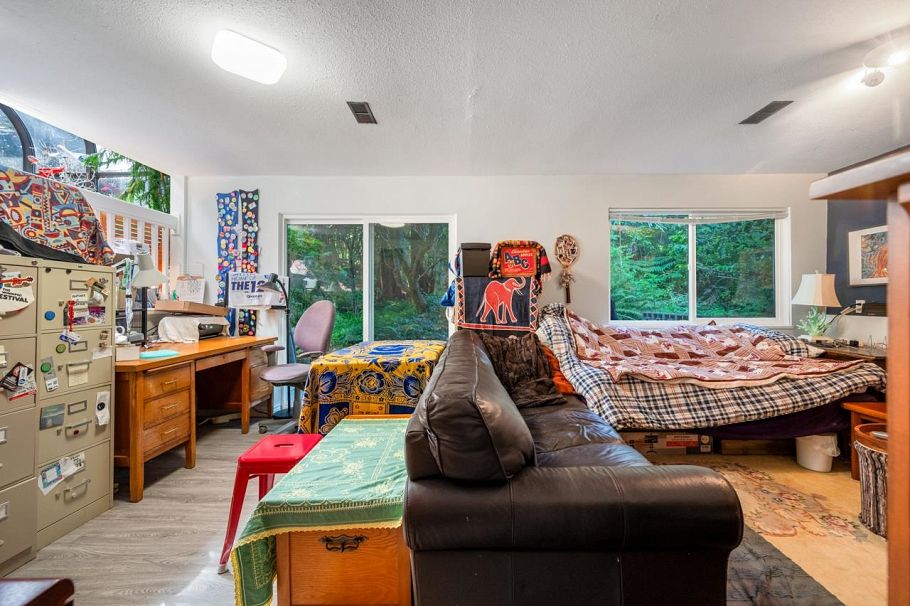 5261 Cliffridge Avenue North Vancouver, BC - 9