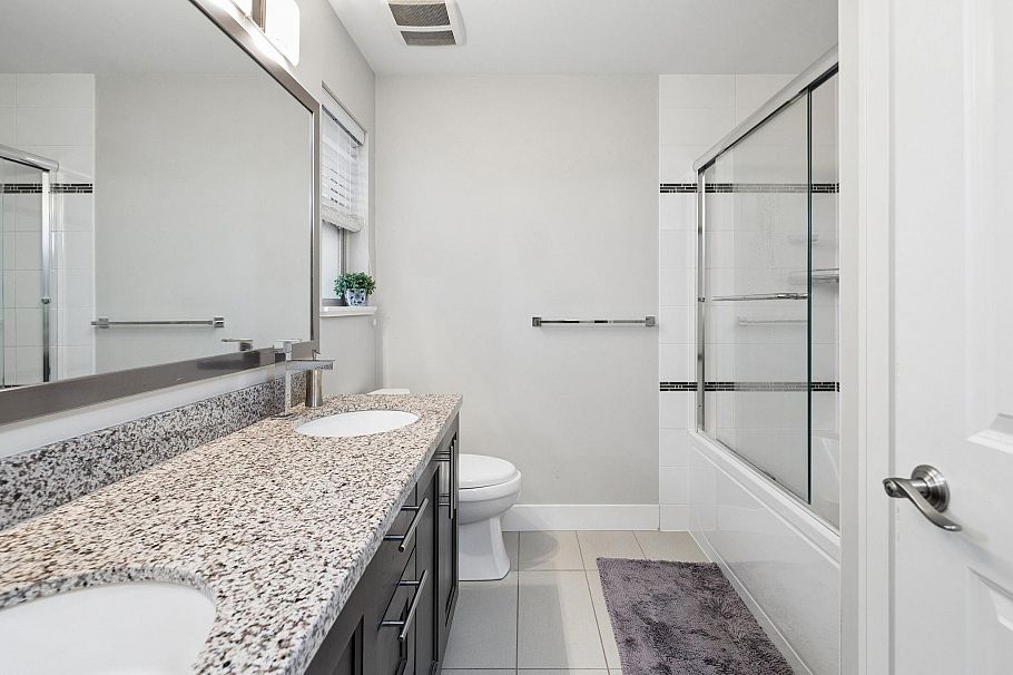 2 3025 Baird Road North Vancouver, BC - 23
