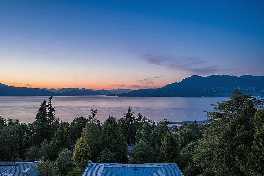 5747 Newton Wynd Vancouver, BC - 2