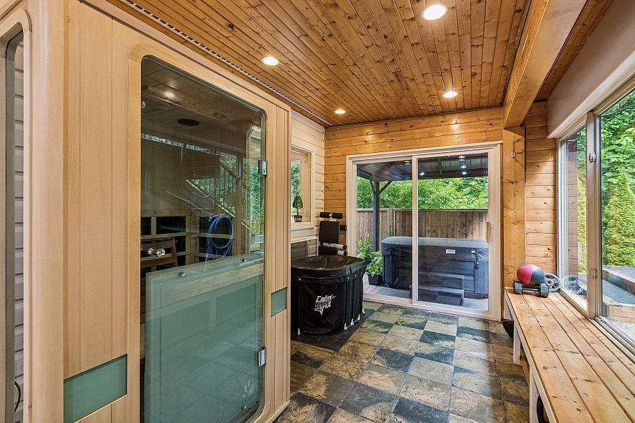 1501 Ostler Court North Vancouver, BC - 34