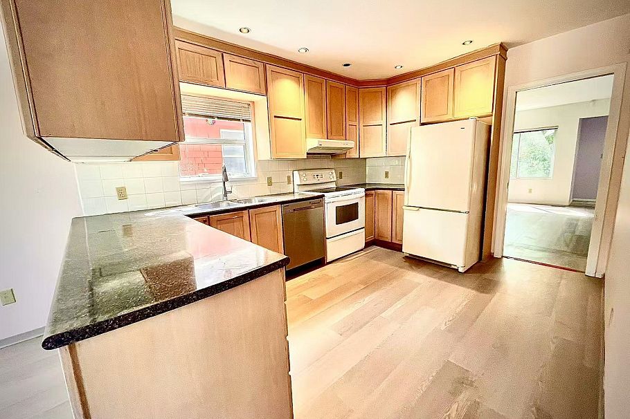 3857 W 18th Avenue Vancouver, BC - 3