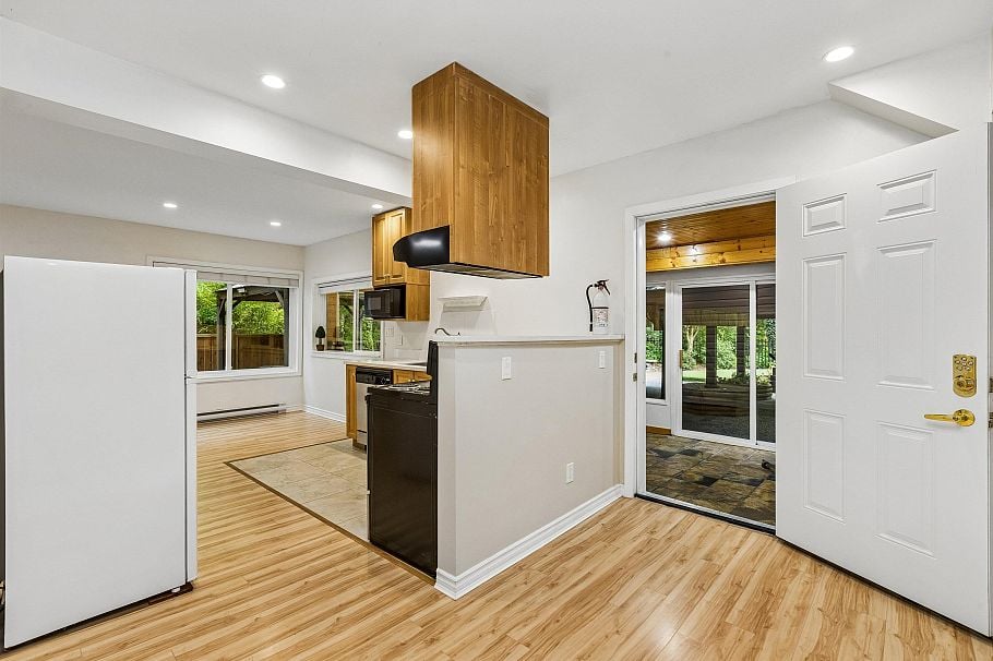1501 Ostler Court North Vancouver, BC - 28