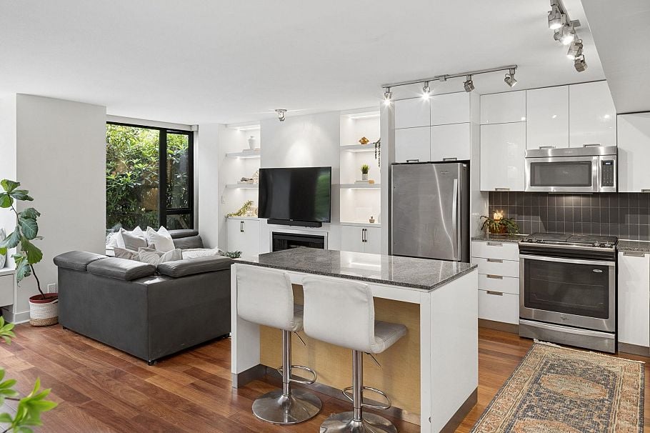 153 W 2nd Street North Vancouver, BC - 11