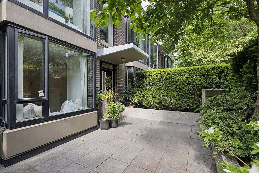 153 W 2nd Street North Vancouver, BC - 31