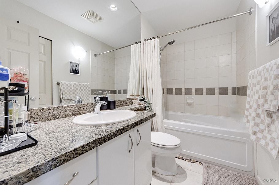 319 580 Raven Wood Drive North Vancouver, BC - 13
