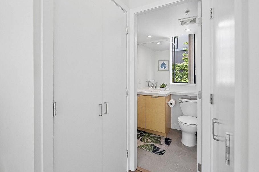 153 W 2nd Street North Vancouver, BC - 21