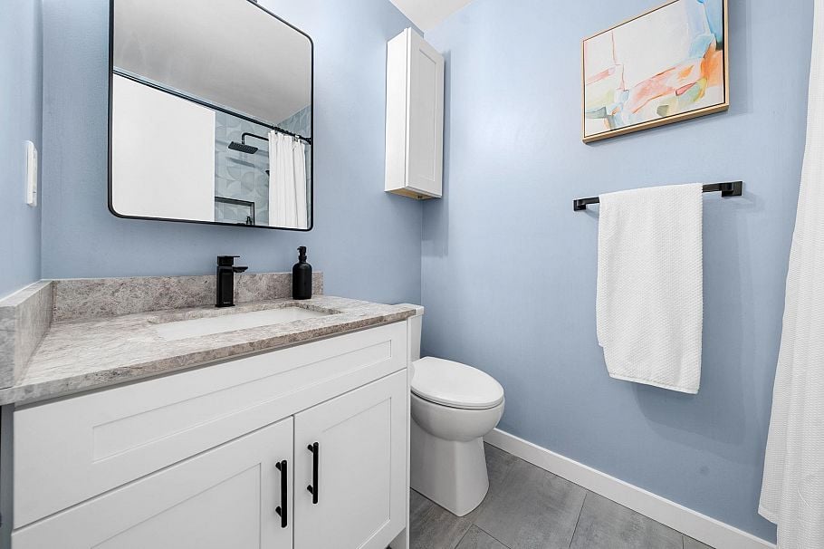18 220 E 11th Street North Vancouver, BC - 25