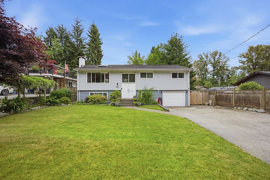 944 Tollcross Road North Vancouver, BC - 2