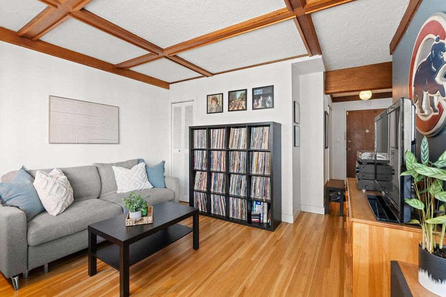 304 1975 Pendrell Street Vancouver, BC - 4