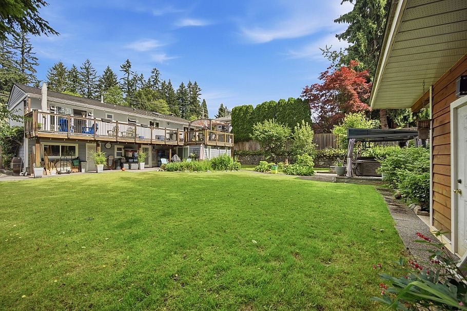 944 Tollcross Road North Vancouver, BC - 31
