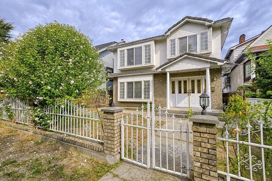 3315 Charles Street Vancouver, BC - 1