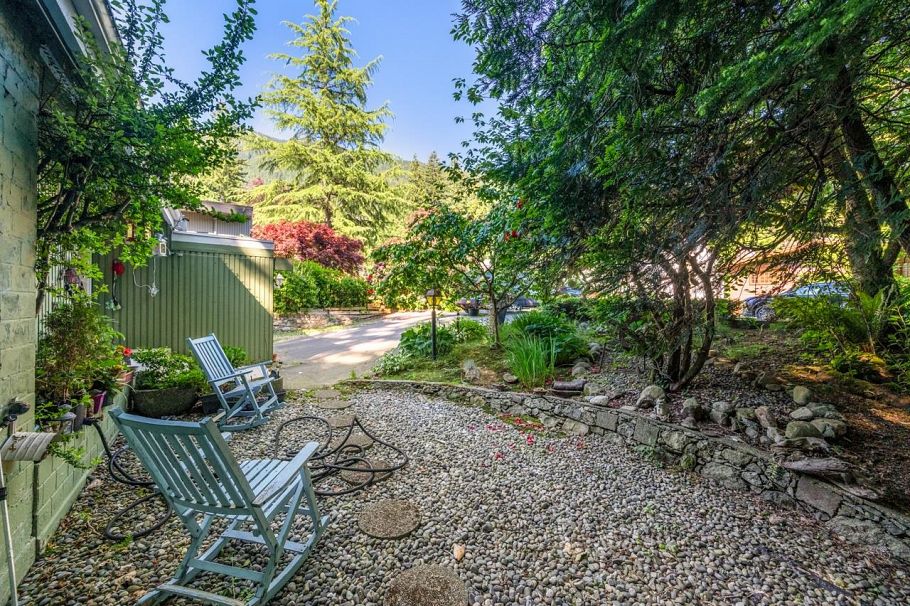 5261 Cliffridge Avenue North Vancouver, BC - 26