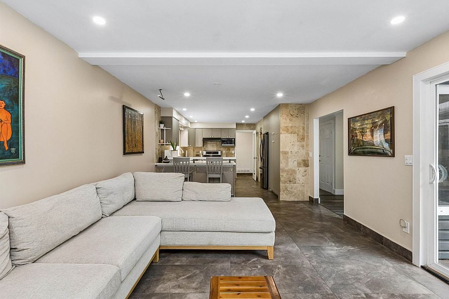 1501 Ostler Court North Vancouver, BC - 16