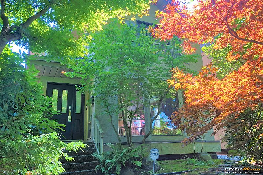 4396 W 11th Avenue Vancouver, BC - 1