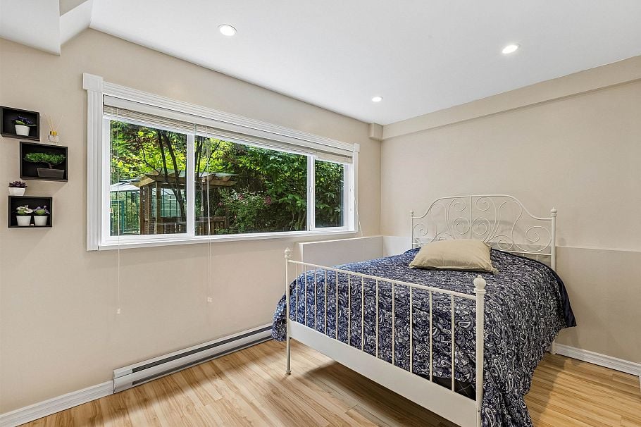 1501 Ostler Court North Vancouver, BC - 30